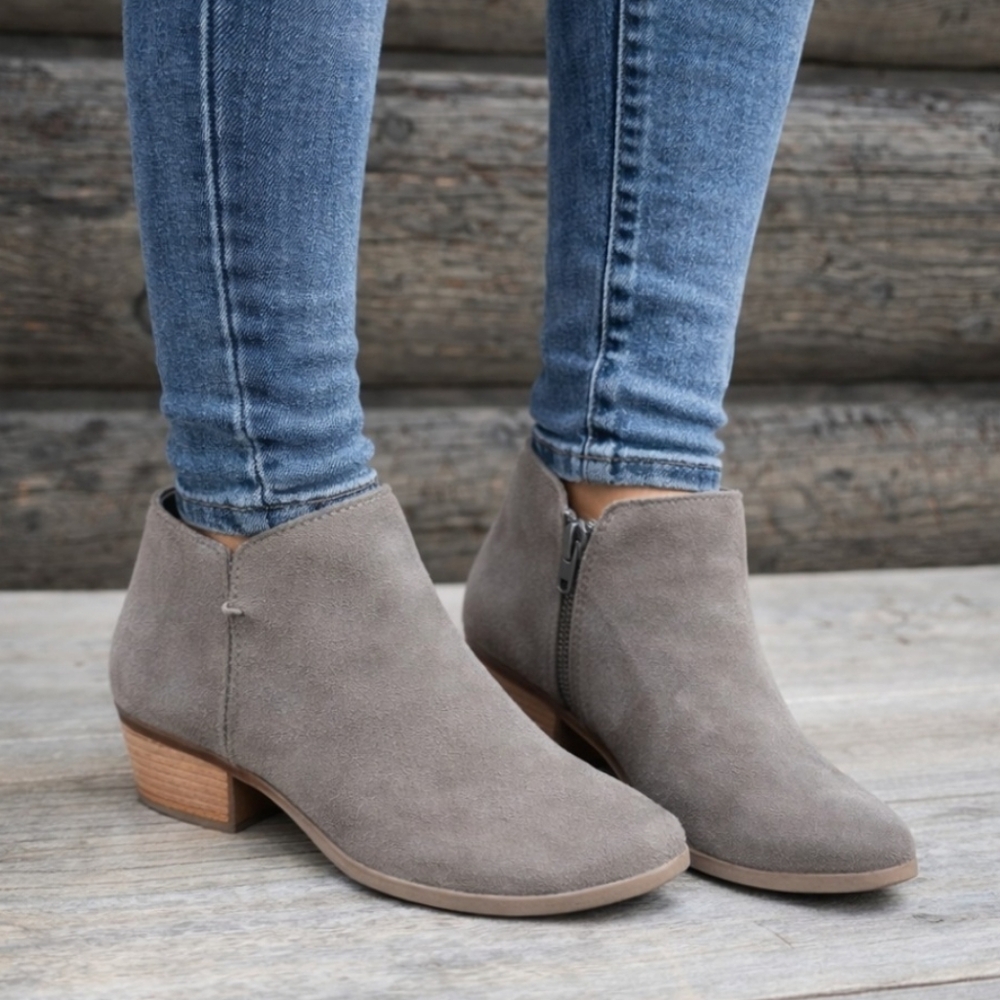 G.H. Bass & Co. Nina Minimalist Rustic Suede Block Heel Comfort Bootie 10W